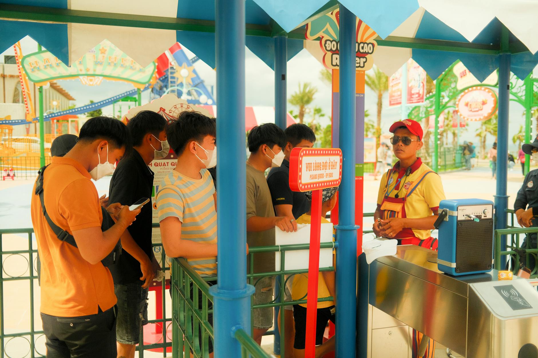Guest scanning a discounted multi-day theme park ticket at an Orlando park entrance