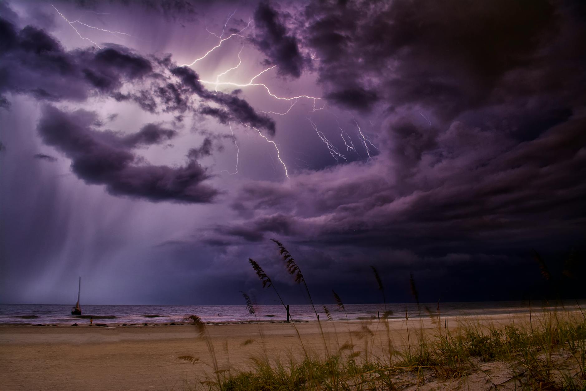 Florida summer thunderstorm dark clouds