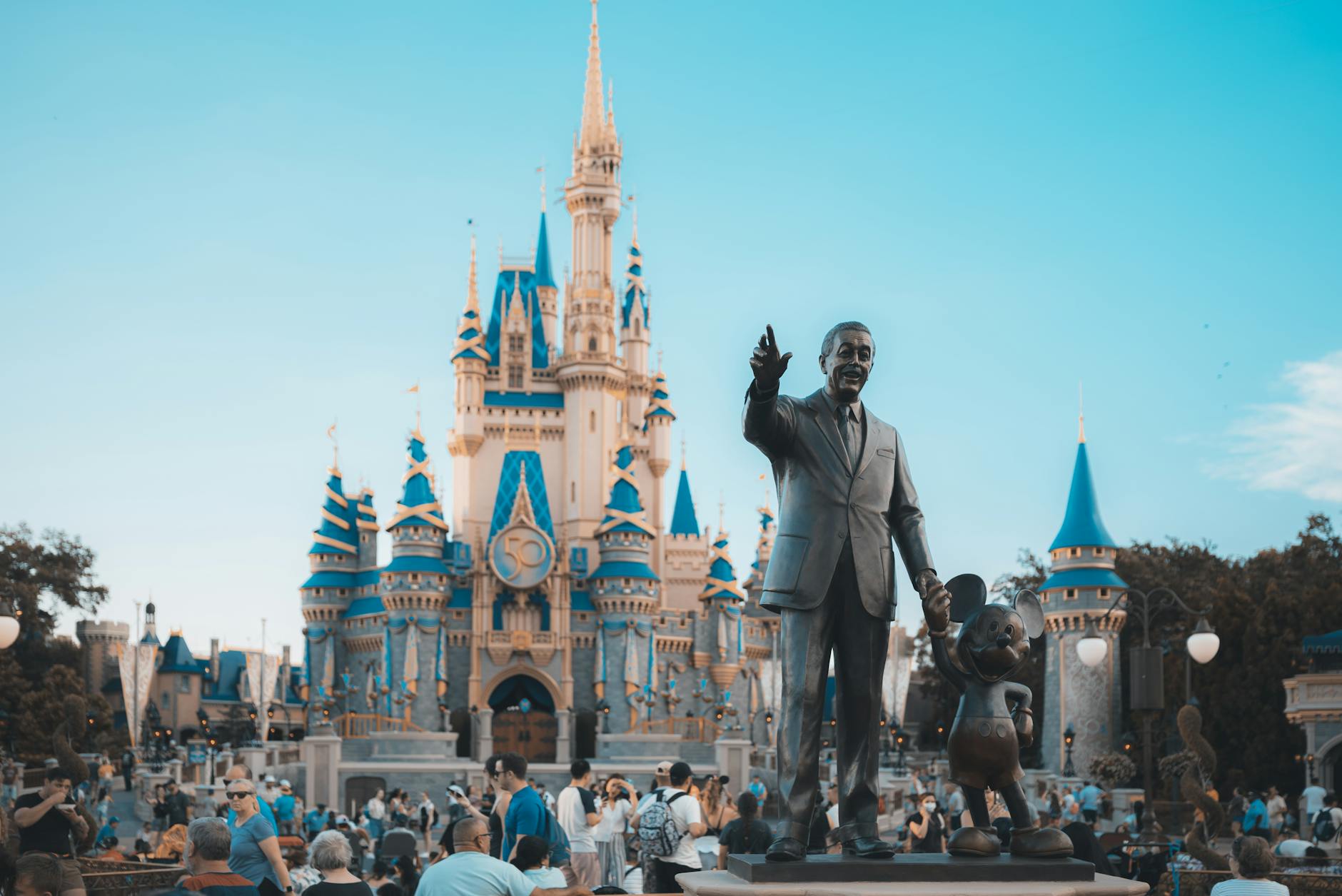 Magic kingdom cinderella castle disney world