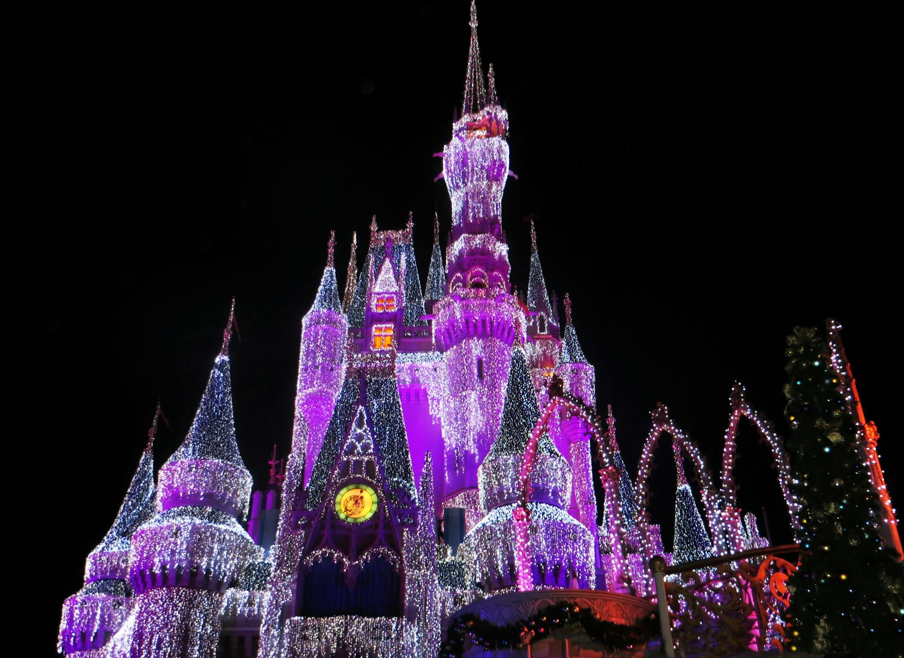 Orlando Theme Parks During the Holidays: Thanksgiving, Christmas & New Year’s (2026)