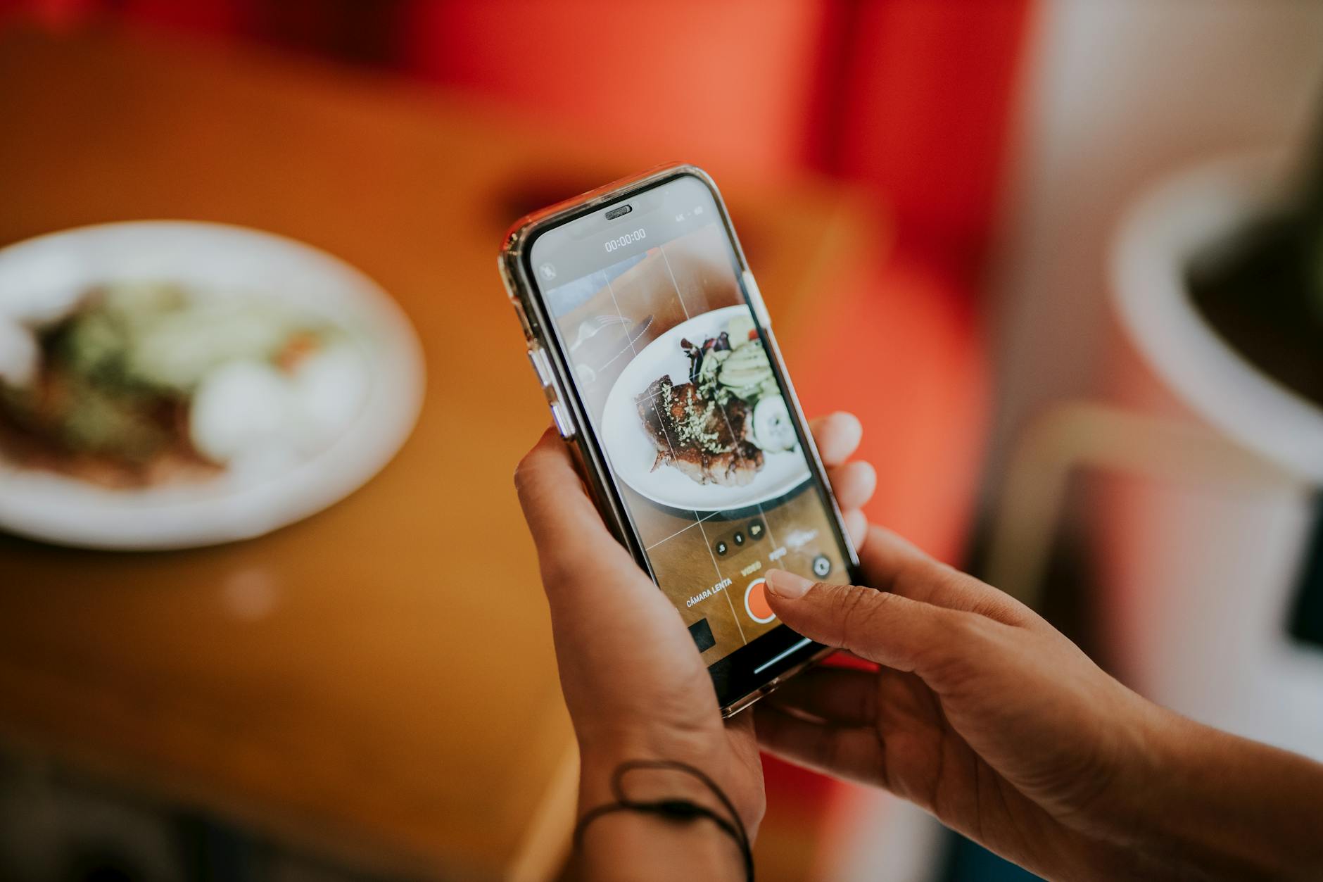 Booking Disney dining reservations on a phone exactly 60 days before check-in