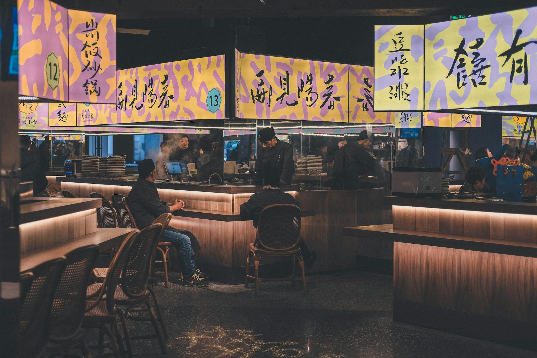 Theme park food court counter service