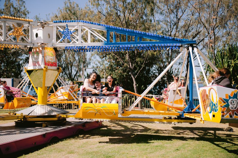 Family at theme park (Disney World Ticket Prices 2026)