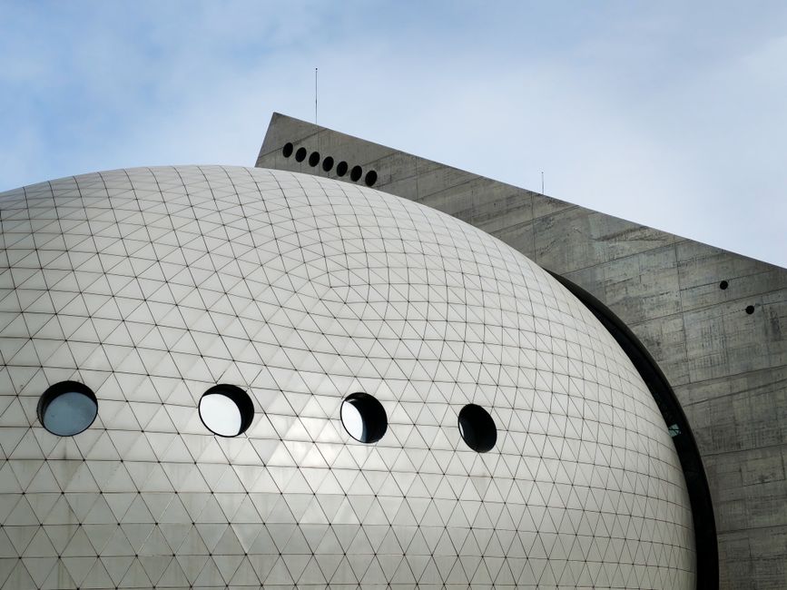 Futuristic sphere architecture (EPCOT Complete Guide)
