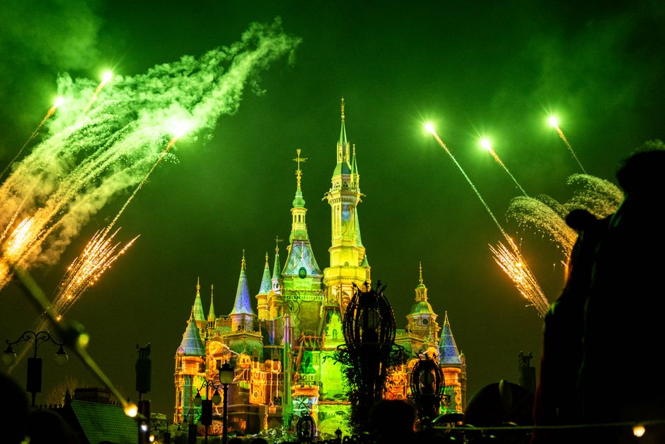 Theme park night show (Hollywood Studios Complete Guide)