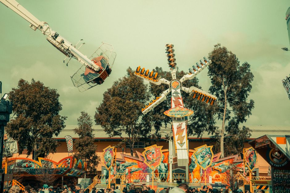 Spring break crowd theme park (Orlando Theme Parks Spring Break Guide)
