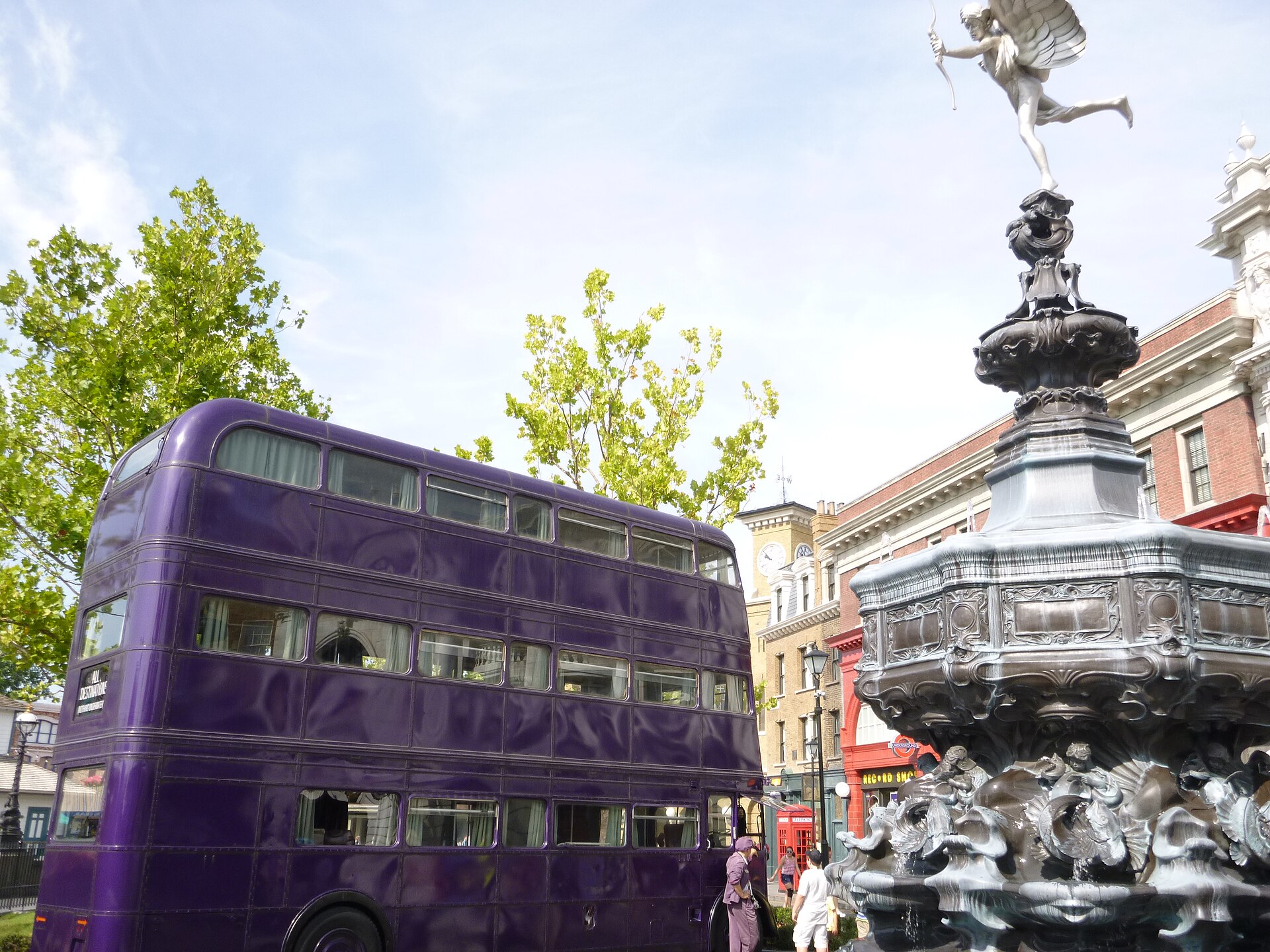 The purple Knight Bus and the Eros fountain on the London waterfront at Universal Studios Florida