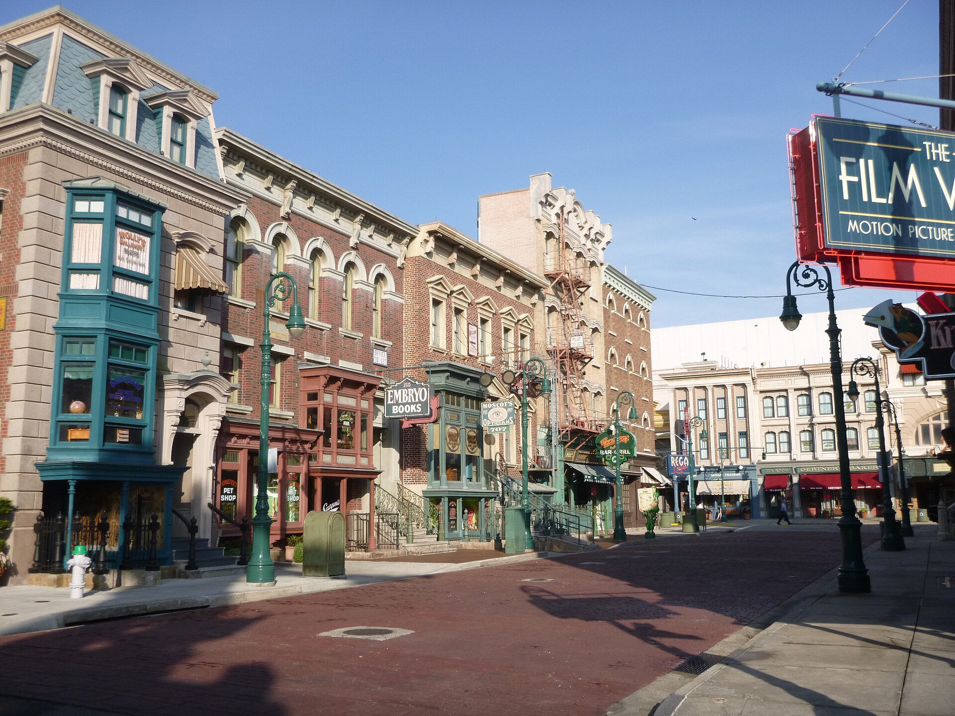 Brick-fronted New York street facades with green lampposts at Universal Studios Florida